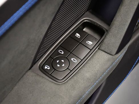 Used 2024 Porsche 911 Dakar image 38