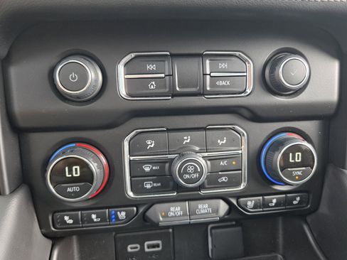 Used 2024 Chevrolet Tahoe High Country AWD/4WD image 26
