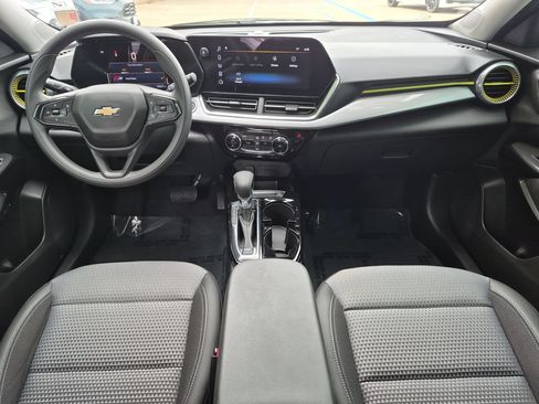 Used 2024 Chevrolet Trax LT FWD image 23