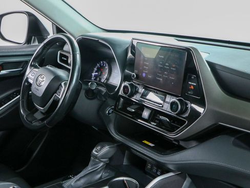 Used 2023 Toyota Highlander XLE FWD image 27
