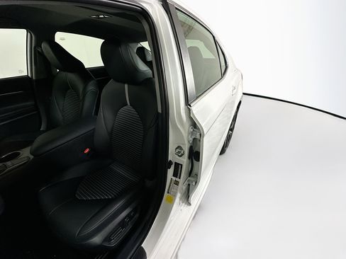 Used 2023 Toyota Camry SE image 12