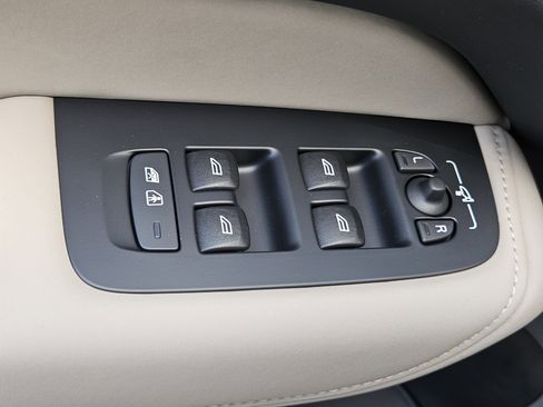 New 2026 Volvo XC60 B5 Core w/ Protection Package image 19