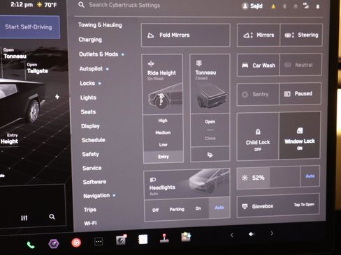 Used 2024 Tesla Cybertruck AWD Crew Cab image 40