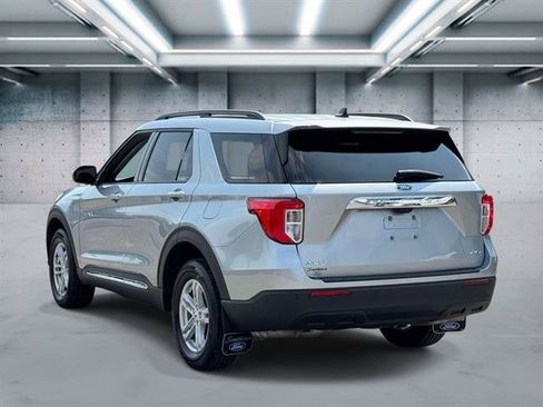 Used 2024 Ford Explorer XLT AWD/4WD image 6