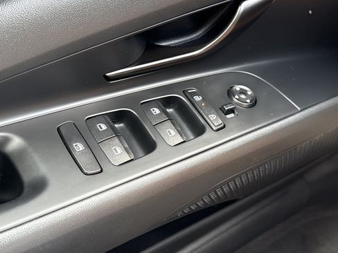 Used 2025 Hyundai Elantra Sport FWD image 16
