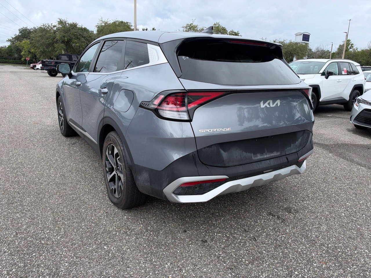 Used 2025 Kia Sportage EX FWD image 3