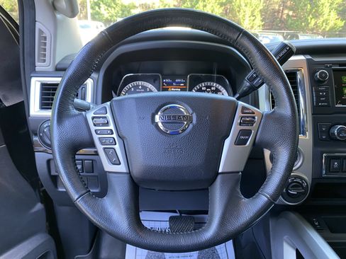Used 2019 Nissan Titan SV w/ SV Convenience Package AWD/4WD image 19