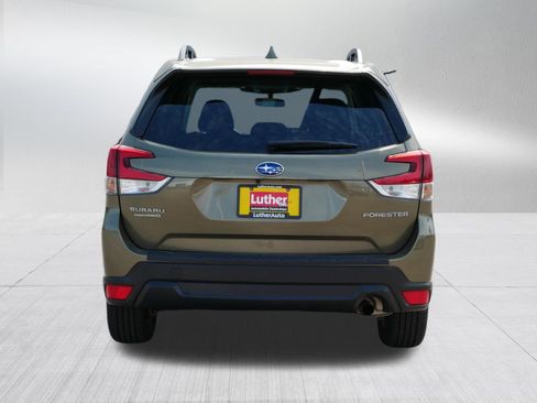 Certified 2023 Subaru Forester Premium AWD/4WD image 6