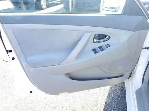 Used 2011 Toyota Camry XLE image 21