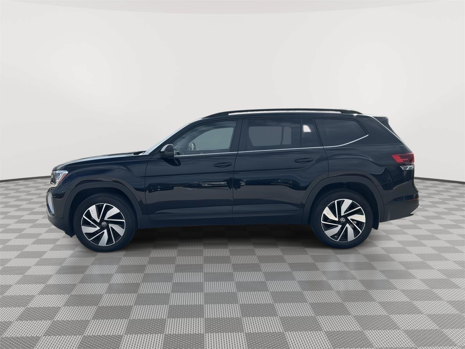 Used 2026 Volkswagen Atlas SE w/ Panoramic Sunroof Package AWD/4WD image 1