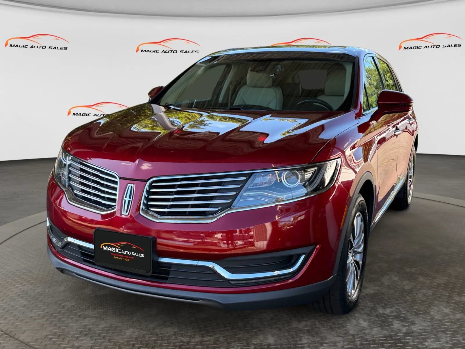 Used 2017 Lincoln MKX Select w/ Select Plus Package AWD/4WD image 1