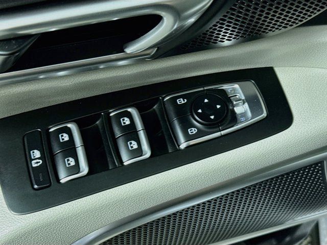 Certified 2023 Kia Telluride S w/ S Sunroof Package AWD/4WD image 18