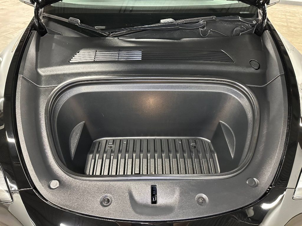 Used 2021 Tesla Model Y Long Range AWD/4WD image 5