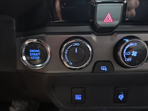 Used 2017 Toyota Tacoma TRD Sport w/ Tow Package (A/T) AWD/4WD image 21