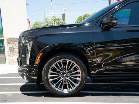 Used 2025 Cadillac Escalade ESV Sport Platinum w/ LPO, Floor Liner Package AWD/4WD image 21