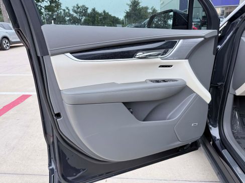 Used 2022 Cadillac XT6 Premium Luxury w/ Technology Package FWD image 10