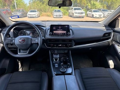 Certified 2025 Nissan Rogue SV AWD/4WD image 17