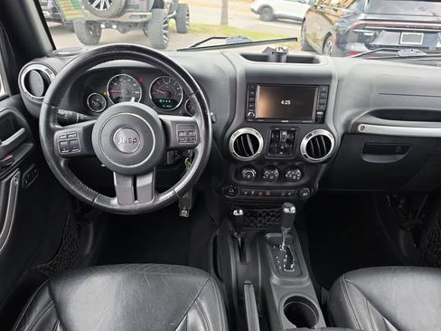 Used 2016 Jeep Wrangler Unlimited Sahara w/ Connectivity Group AWD/4WD image 7