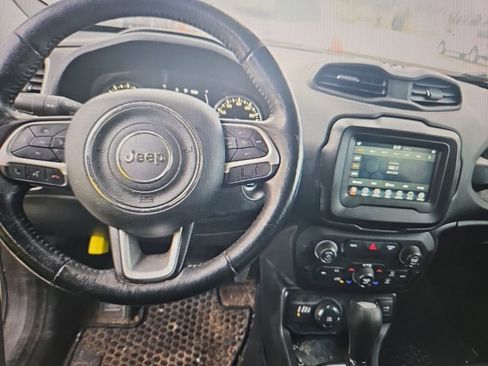 Used 2019 Jeep Renegade Latitude w/ Cold Weather Group image 7