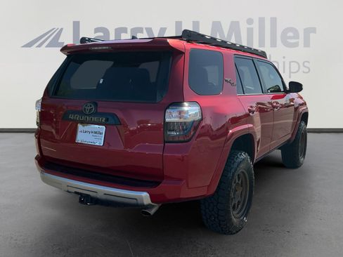 Used 2018 Toyota 4Runner TRD Off-Road Premium AWD/4WD image 5