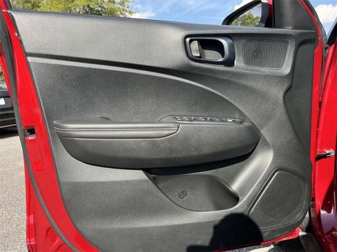 Used 2024 Hyundai Venue Limited image 10