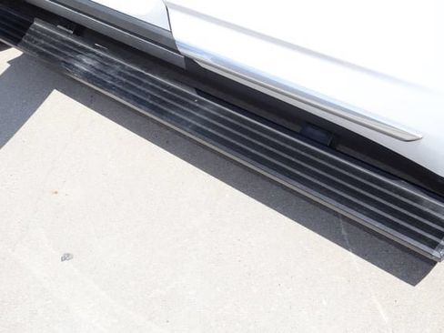 Used 2024 GMC Yukon Denali RWD image 31