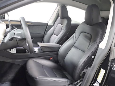 Used 2024 Tesla Model Y Long Range image 27