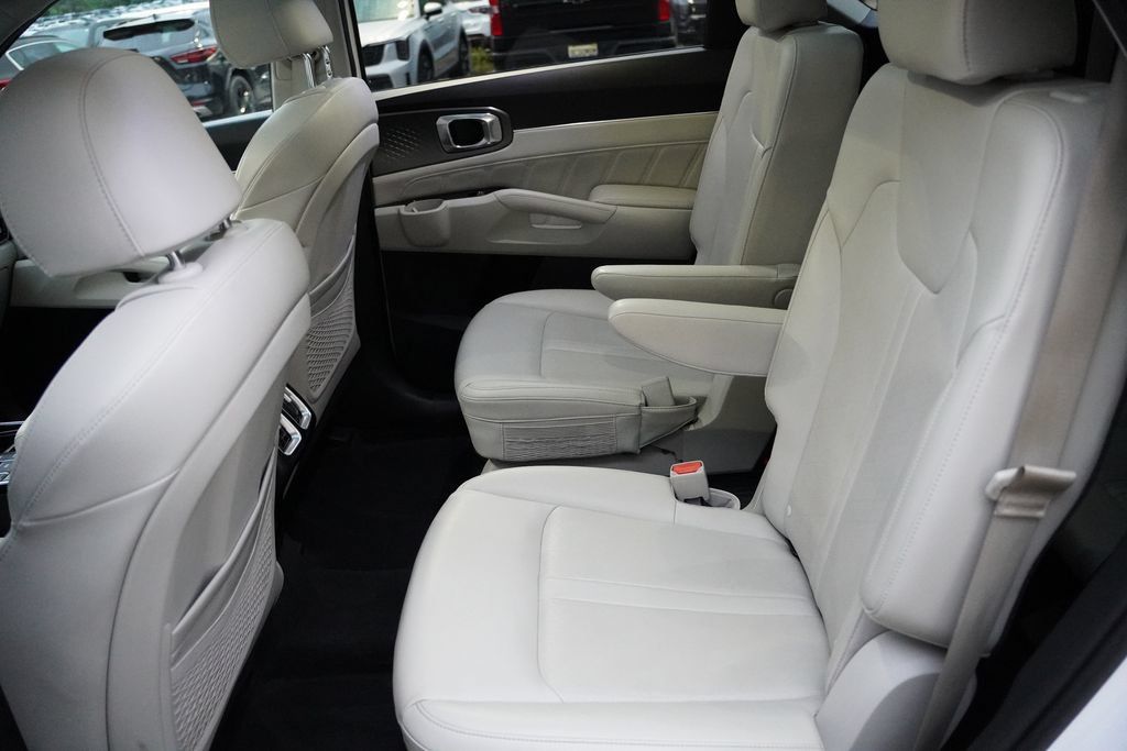 Used 2023 Kia Sorento SX AWD/4WD image 17