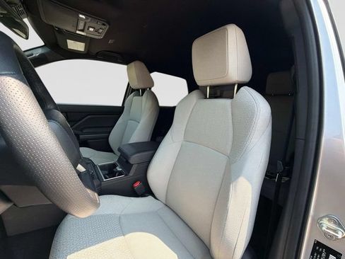 Used 2025 Toyota 4Runner SR5 AWD/4WD image 23