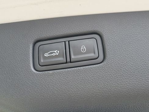 Used 2025 Genesis GV70 2.5T AWD/4WD image 16