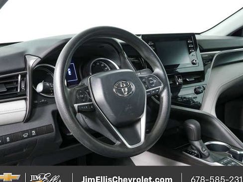 Used 2022 Toyota Camry LE image 4