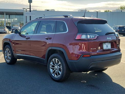 Used 2019 Jeep Cherokee Latitude Plus w/ Cold Weather Group AWD/4WD image 4