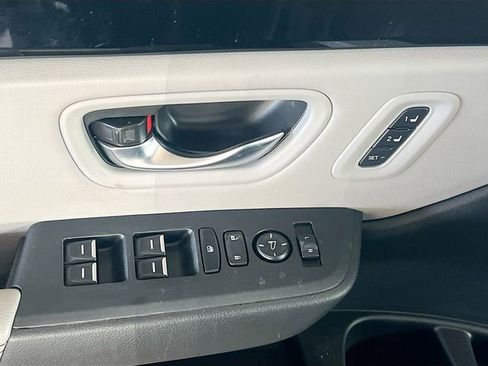 Used 2025 Honda Pilot Touring image 12