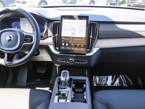 Used 2025 Volvo XC90 T8 Plus w/ Protection Package Premier AWD/4WD image 14