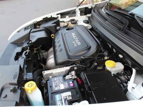 Used 2018 Jeep Cherokee Latitude Plus FWD image 32