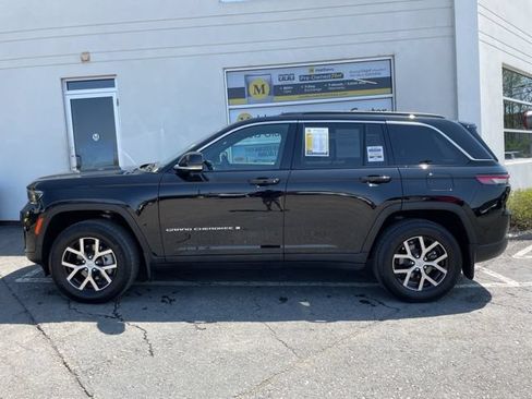 Used 2025 Jeep Grand Cherokee Limited w/ Trailer Tow Package AWD/4WD image 2