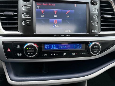 Used 2016 Toyota Highlander XLE image 18