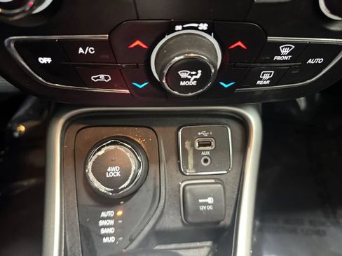 Used 2019 Jeep Compass Latitude AWD/4WD image 16