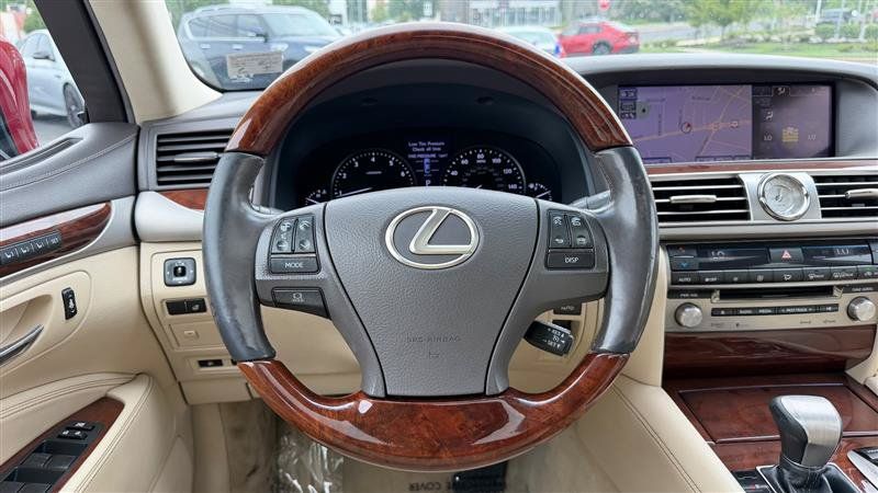 Used 2013 Lexus LS 460 AWD w/ Comfort Pkg image 31