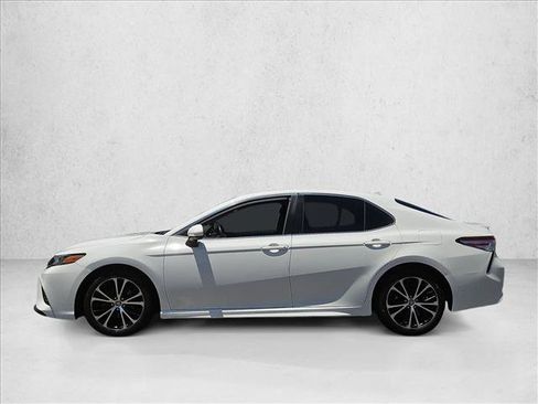 Used 2020 Toyota Camry SE w/ Carpet Mat Package FWD image 9