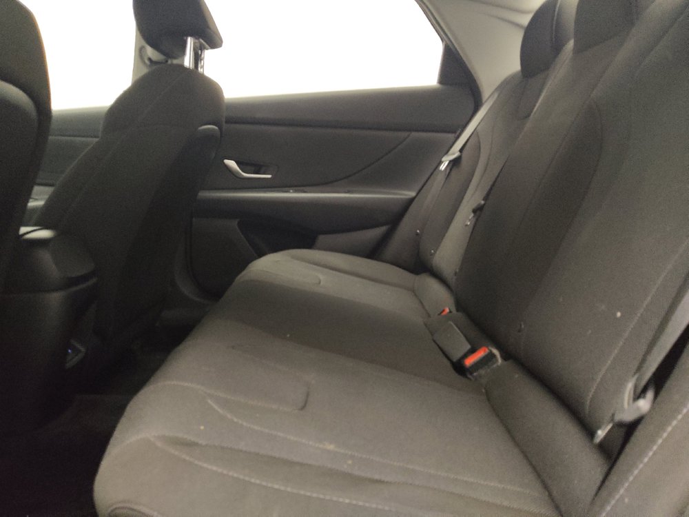 Used 2025 Hyundai Elantra SE FWD image 18