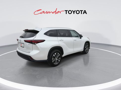 Certified 2026 Toyota Highlander XLE image 8