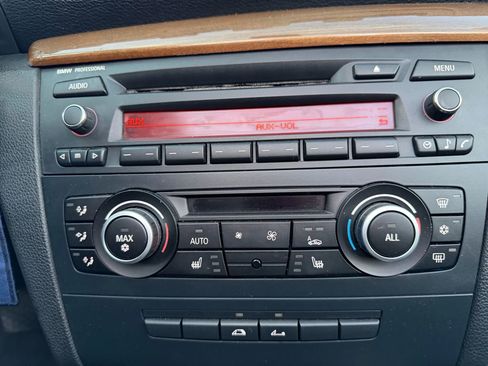 Used 2011 BMW 135i Convertible image 24