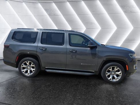 Used 2022 Jeep Wagoneer Series II RWD image 4