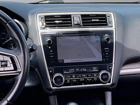 Used 2019 Subaru Outback 2.5i Limited AWD/4WD image 9