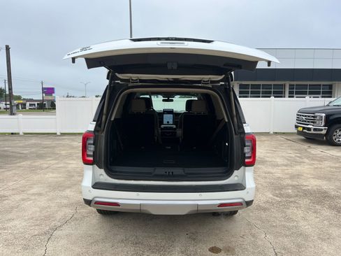 Used 2023 Ford Expedition Limited AWD/4WD image 13