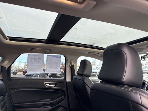 Used 2022 Ford Edge SEL w/ Convenience Package image 3