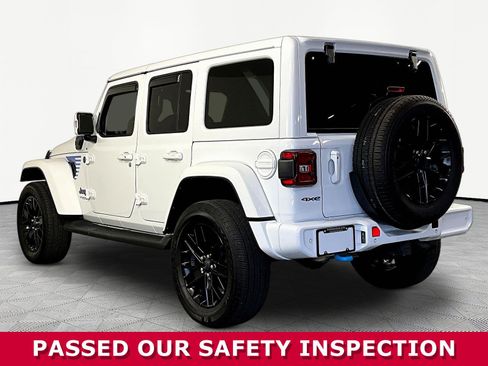 Used 2022 Jeep Wrangler Unlimited Sahara AWD/4WD image 4