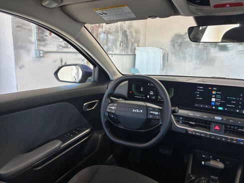 Used 2025 Kia K4 LXS image 33