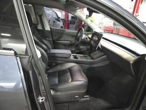 Used 2022 Tesla Model Y Performance image 13
